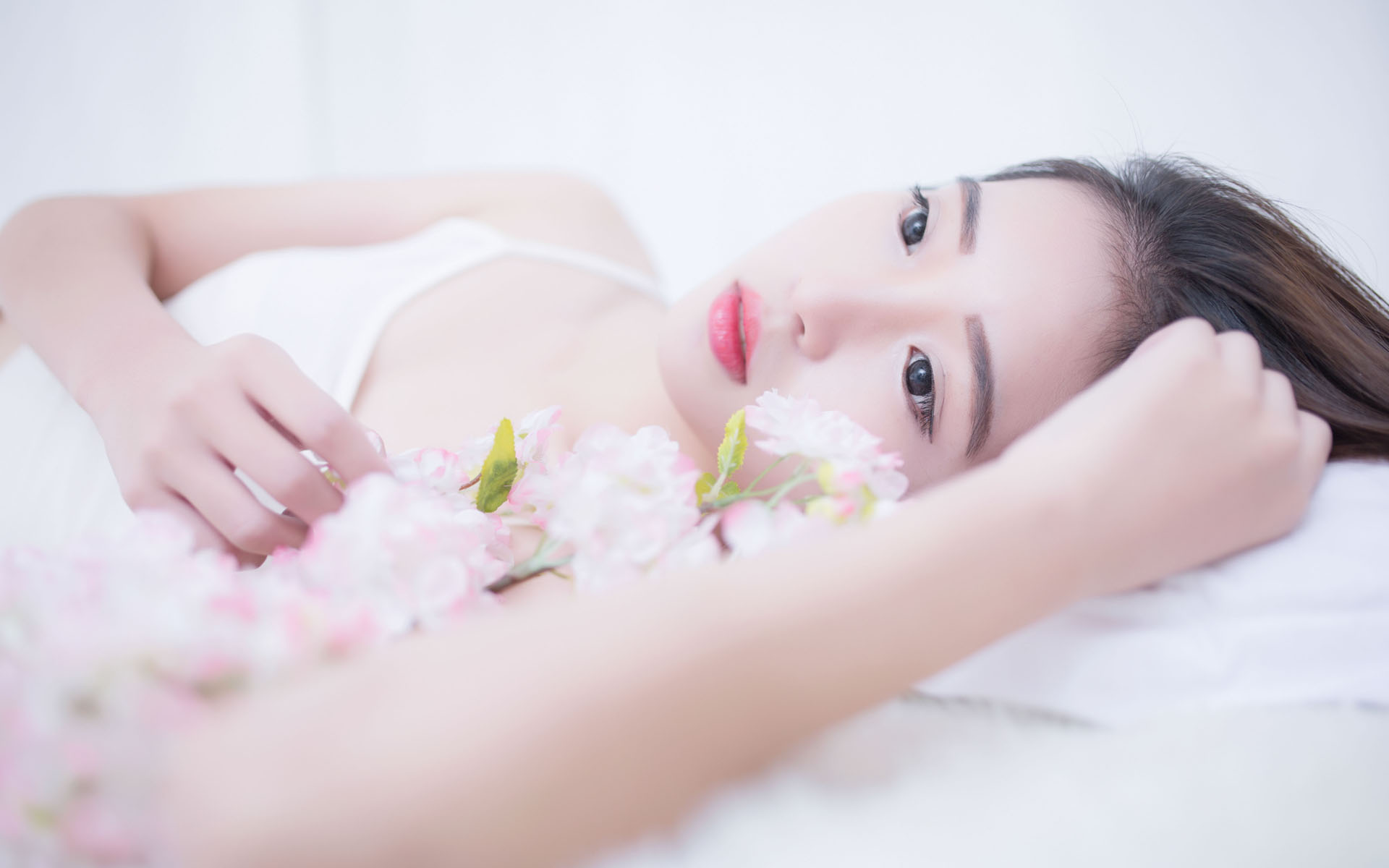 以色列空袭黎巴嫩东部致12死 真主党称其为“重大升级”